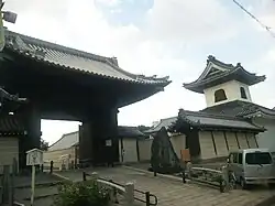 専立寺の表門・築地塀・太鼓楼