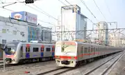 鷺梁津駅で離合するKORAIL車と108編成