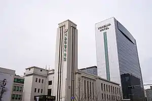 ソウル特別市庁の背後に位置するコリアナホテル。