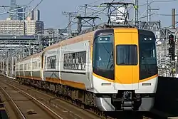 22000系の後方にサニーカーを連結した列車。ブレーキの読替装置があるためにこの様な系列を選ばない柔軟な編成が組めることが可能である。