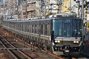 223系による新快速（2022年1月 摂津本山駅 - 甲南山手駅間）