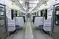 セミクロスシート車室内