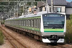 主力車両のE233系6000番台(2020年11月1日 相原駅)