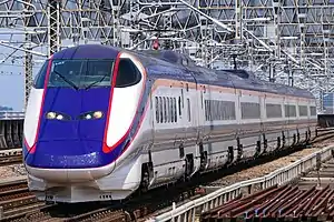 E3系2000番台で運行の「つばさ」（2022年5月 大宮駅）