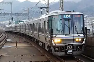 223系2000番台による湖西線普通列車(2018年1月5日 唐崎駅)