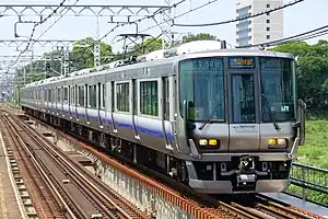2500番台2次車（日根野車・手前4両）