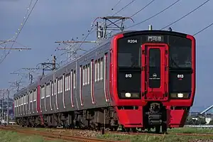 北九州・福岡地区の主力車両813系電車(2019年6月20日 渡瀬駅 - 南瀬高駅間)