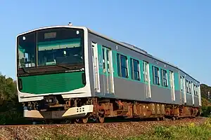 烏山線で使用されるEV-E301系電車(2023年8月 滝駅 - 小塙駅間)