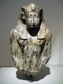 センウセレト1世像(新博物館)