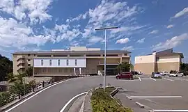 正面より