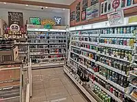 店舗内装 / クラフトビールの棚