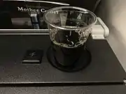 スターフライヤー機内提供品例。コーヒーを頼むとチョコレートがついてくる。
