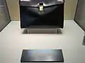 黒皮包。