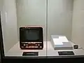 黒白電視機。
