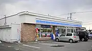 斜里朝日町店（斜里郡斜里町）。斜里バス整備工場敷地の一部に建てられたかつては日本最東端であった店舗。「できたて厨房」を併設。