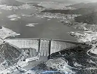 シャスタダム（アメリカ）高さ183m