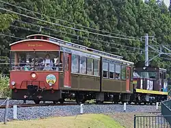 とうげのゆ駅に到着するシェルパくん