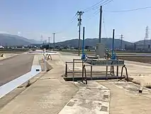パイプライン化された芝原用水 （二タ口小水力発電所から見た上流の様子）
