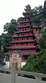 近くから見る石宝寨の威容