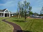 駅舎とバスターミナル