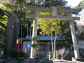 倭文神社(北緯35度12分11.63秒 東経138度36分39.98秒 / 北緯35.2032306度 東経138.6111056度 / 35.2032306; 138.6111056 (式内社、元摂社:倭文神社))式内社、元摂社。