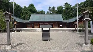 滋賀県護国神社の翼廊
