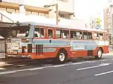 かつて使用されていた路線バス（1998年。三菱MAR470）