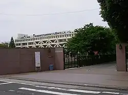 至学館高等学校正門
