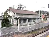 ホームから望む旧駅舎(2005年1月)