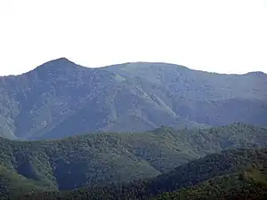 中央が四角岳、左が中岳