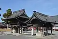 山門と水盤舎