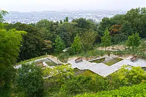 四国村ギャラリーから望む水景庭園と高松市街