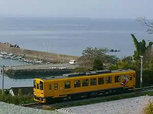 廃止された南目線を有明海に沿いながら走るキハ2500形気動車（2008年）