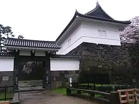 清水門(重要文化財 2010年4月5日撮影)