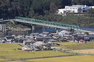 松鞍山から望む長良川に架かる下渡橋(2018年10月13日撮影)