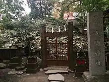 下谷坂本の富士塚(東京都台東区・小野照崎神社境内)