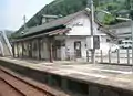 ホームから見た駅舎(2006年8月)