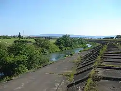 長良川河川敷を流れる新犀川
