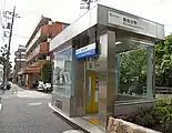 地上と改札階を結ぶエレベーター（2008年5月）