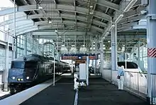 全線開業前の対面接続の様子（2004年）