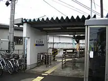 新幹線高架へ移転前の駅入口（2006年4月2日）