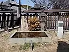 申義堂の敷地にあるキリシタン灯篭