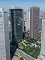 隣接する新宿三井ビル。東京都庁展望台から見るビル全景