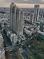 都庁第一本庁舎展望室からの眺望。左下に角筈橋。