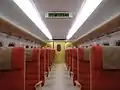 車端部と中間の双方に設置する方式新幹線800系電車