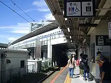 横浜線ホームと新幹線ホームが立体交差する(2017年5月)