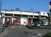 側方から見た駅（2007年11月）