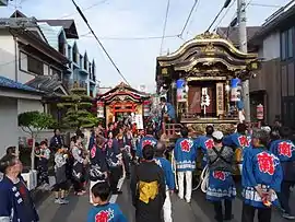 能見神明宮前の車道
