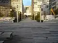 デッキ広場と水の広場