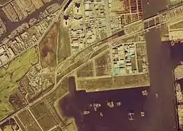 1979年(昭和54年)撮影。首都高速湾岸線の工事が始まり、飛行場は分断された。